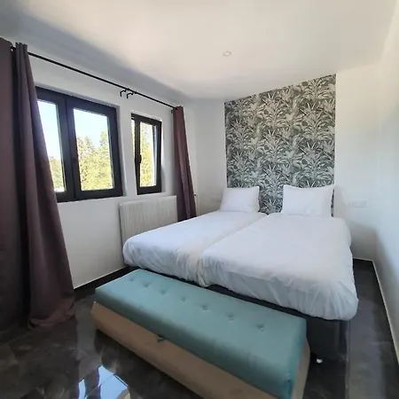 Parc Les Cigognes Hotel 3*