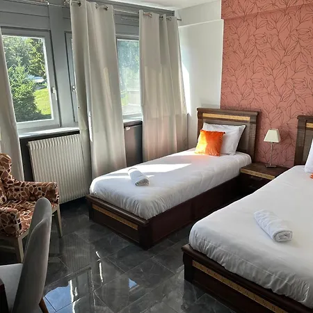 Hotel Parc Les Cigognes 3*