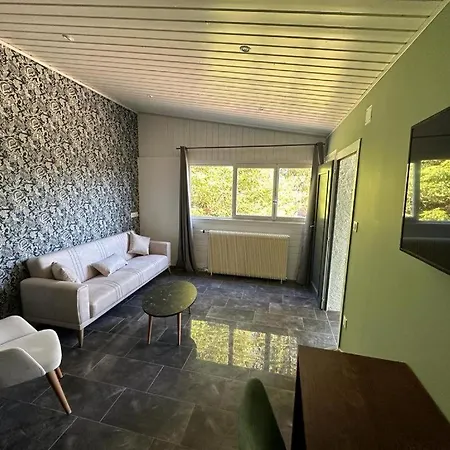 Parc Les Cigognes Hotel Albé